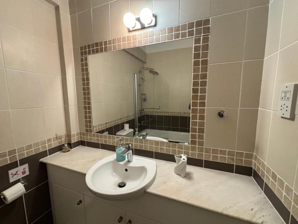 Cozy Apartment In Paphos Beautiful Complex Bagian luar foto