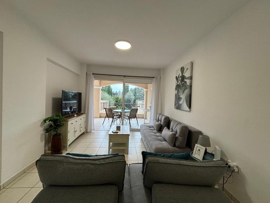 Cozy Apartment In Paphos Beautiful Complex Bagian luar foto